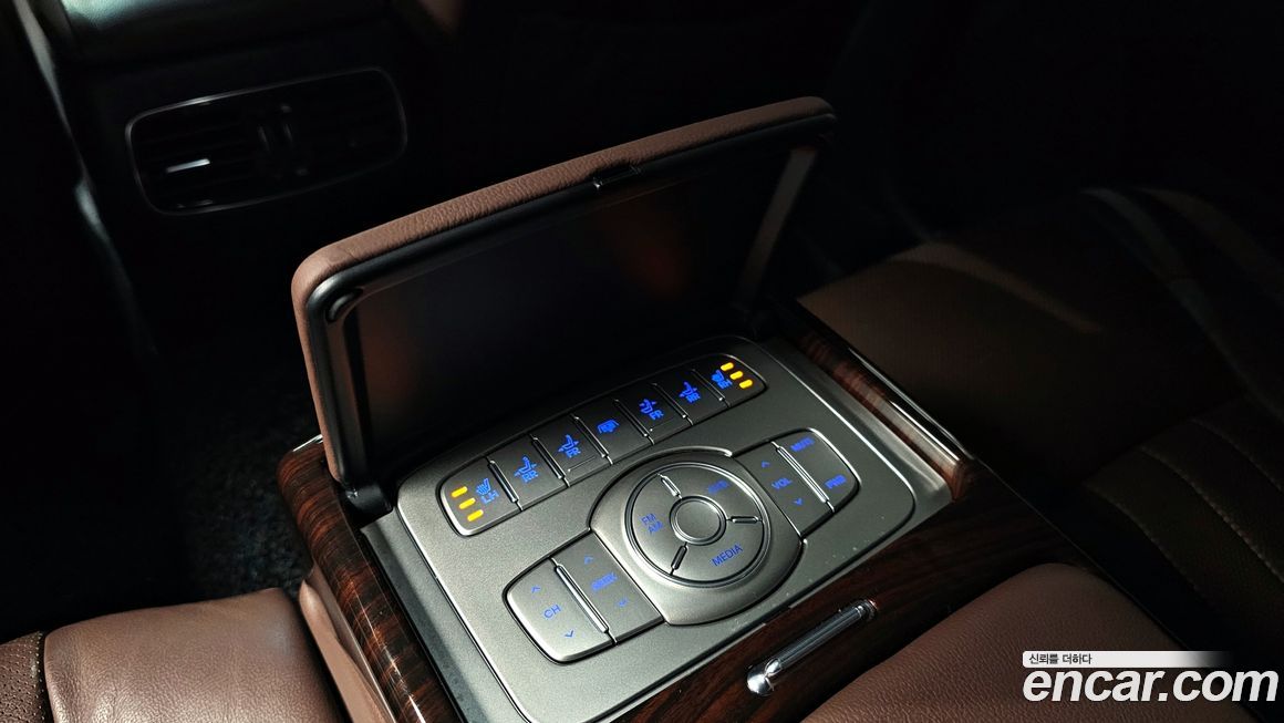 Hyundai Genesis 2013