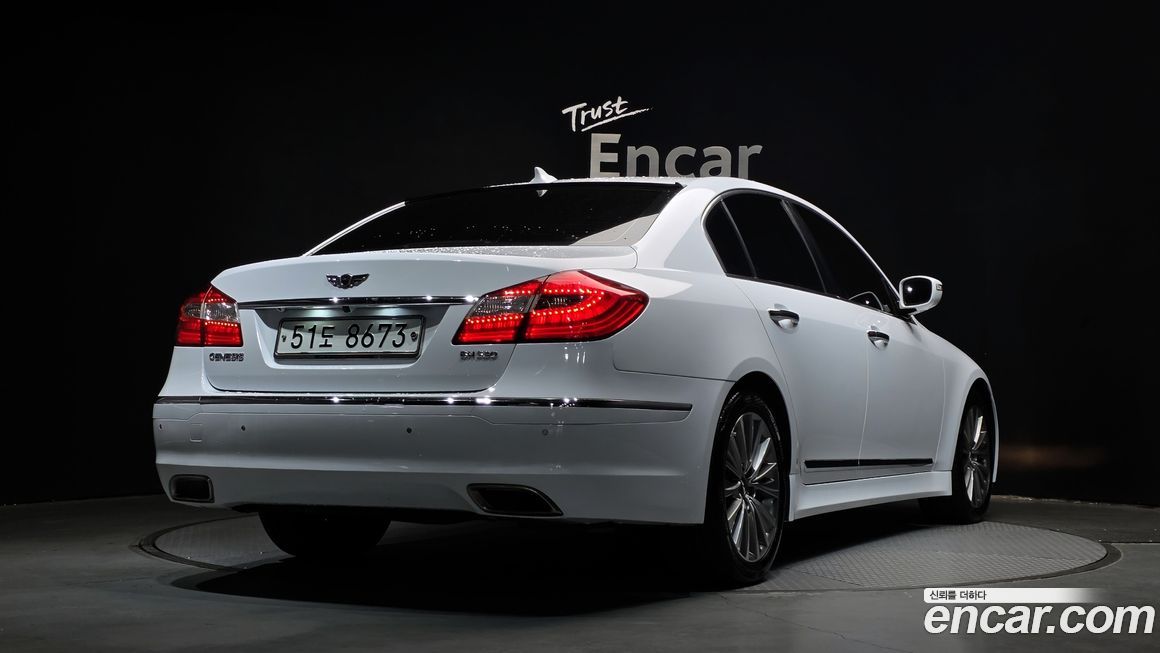 Hyundai Genesis 2013