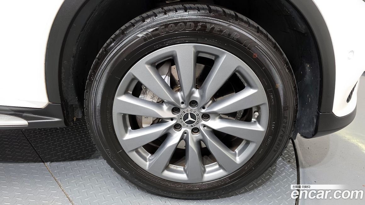 Mercedes-Benz GLC-Class 2019