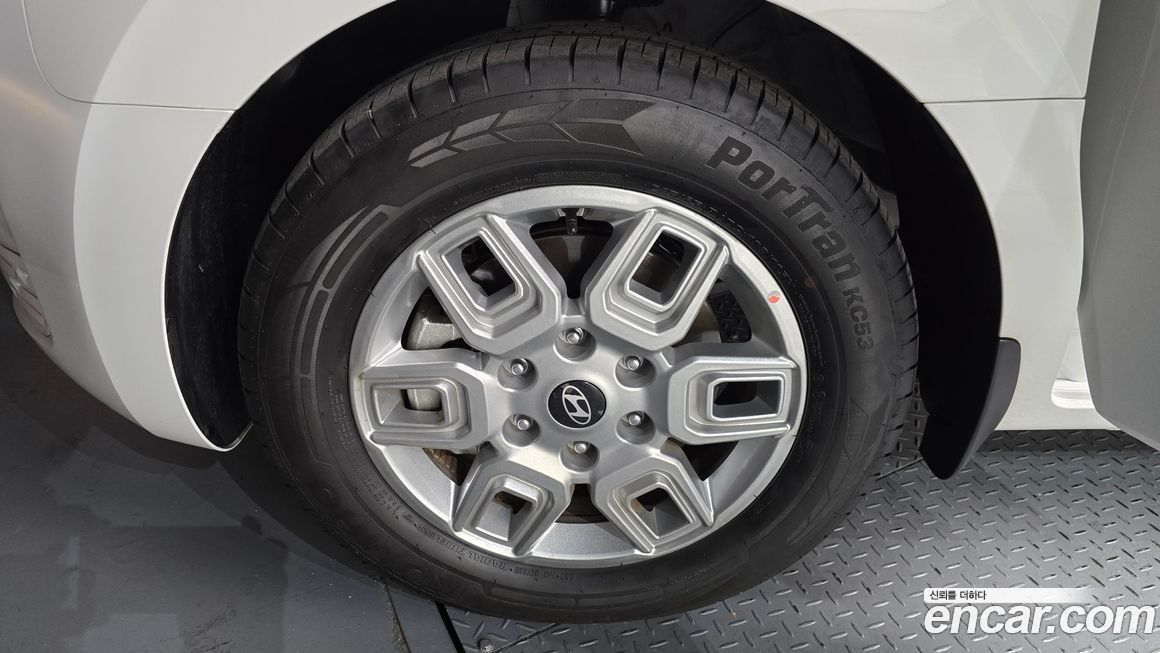 Hyundai Staria 2025