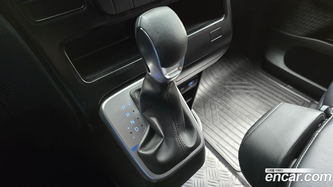 Hyundai Staria 2025