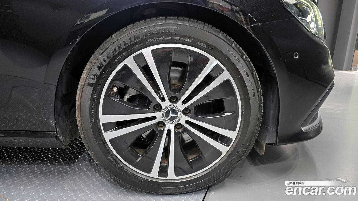 Mercedes-Benz E-Class 2021