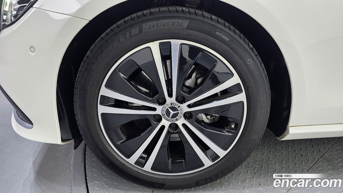Mercedes-Benz E-Class 2021