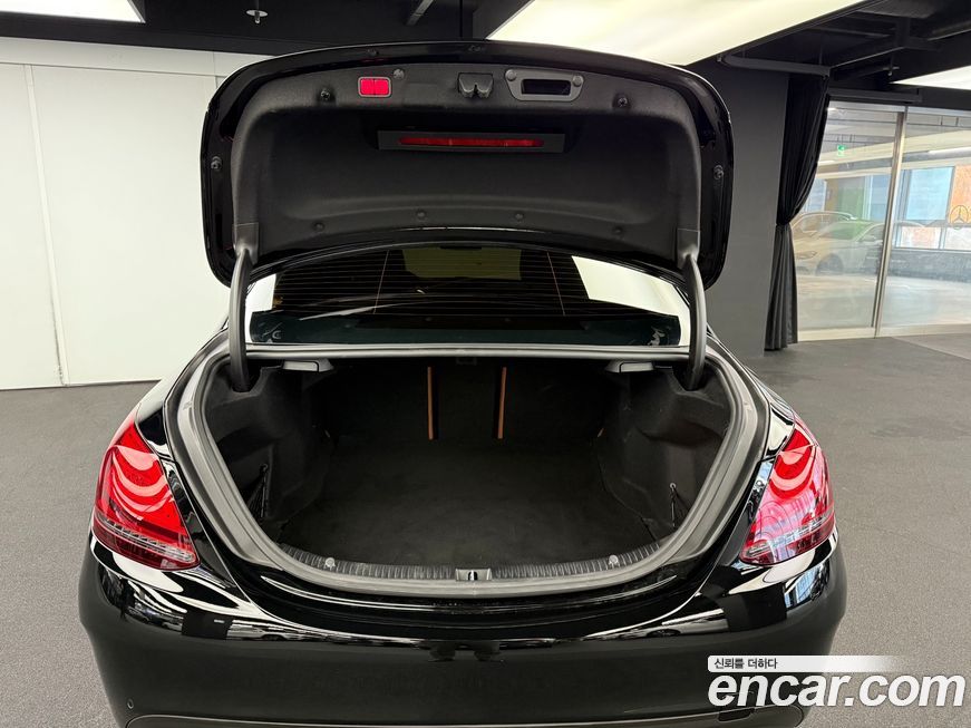 Mercedes-Benz C-Class 2021