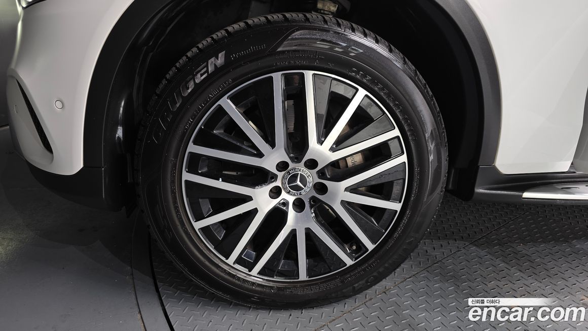 Mercedes-Benz GLC-Class 2021