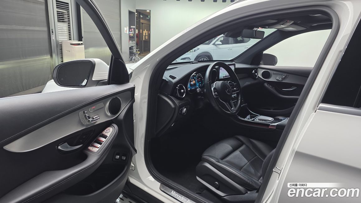 Mercedes-Benz GLC-Class 2021