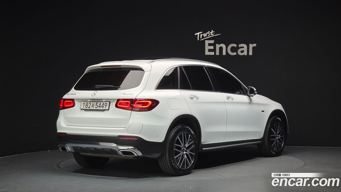 Mercedes-Benz GLC-Class 2021