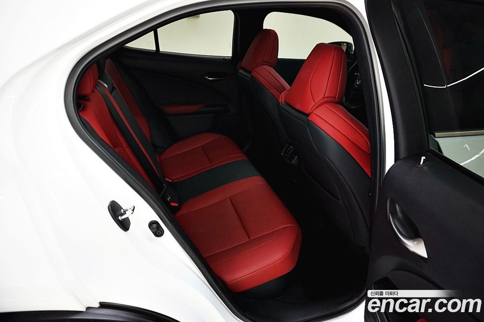Lexus UX 2021