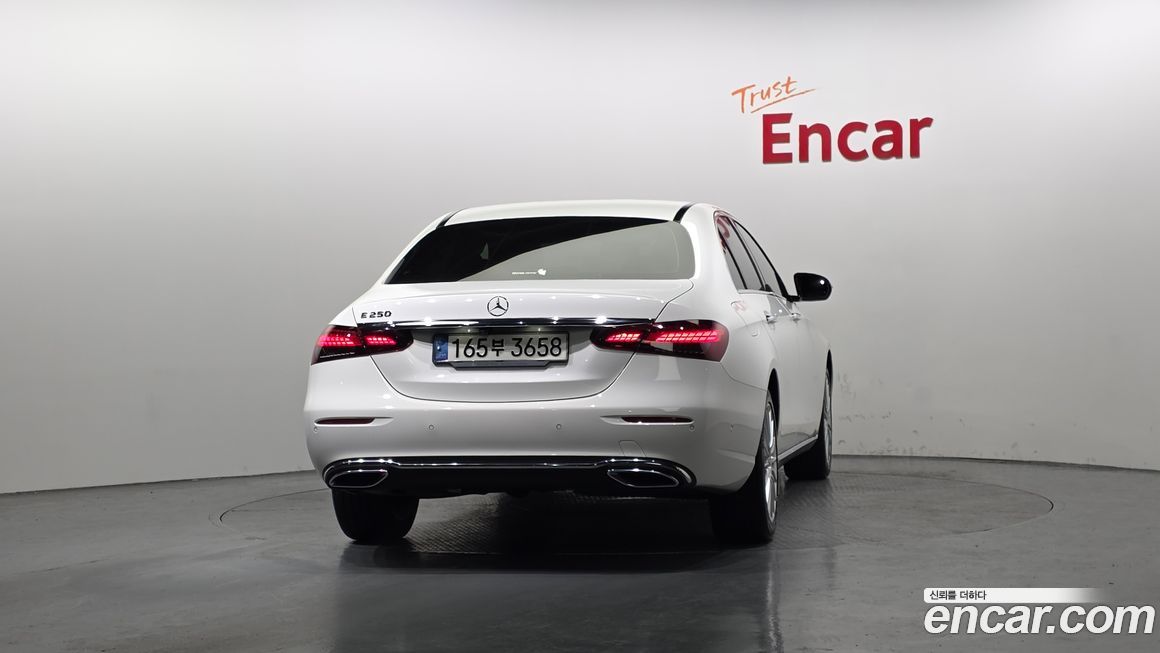 Mercedes-Benz E-Class 2021