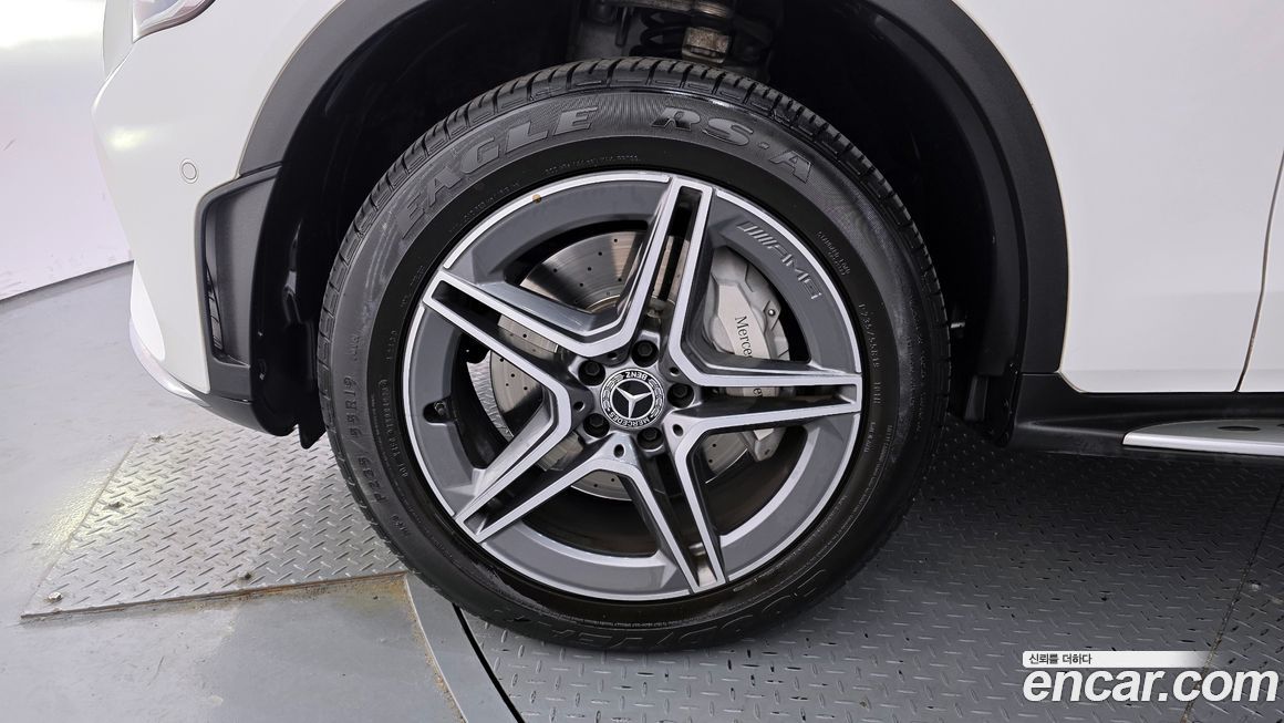 Mercedes-Benz GLC-Class 2021