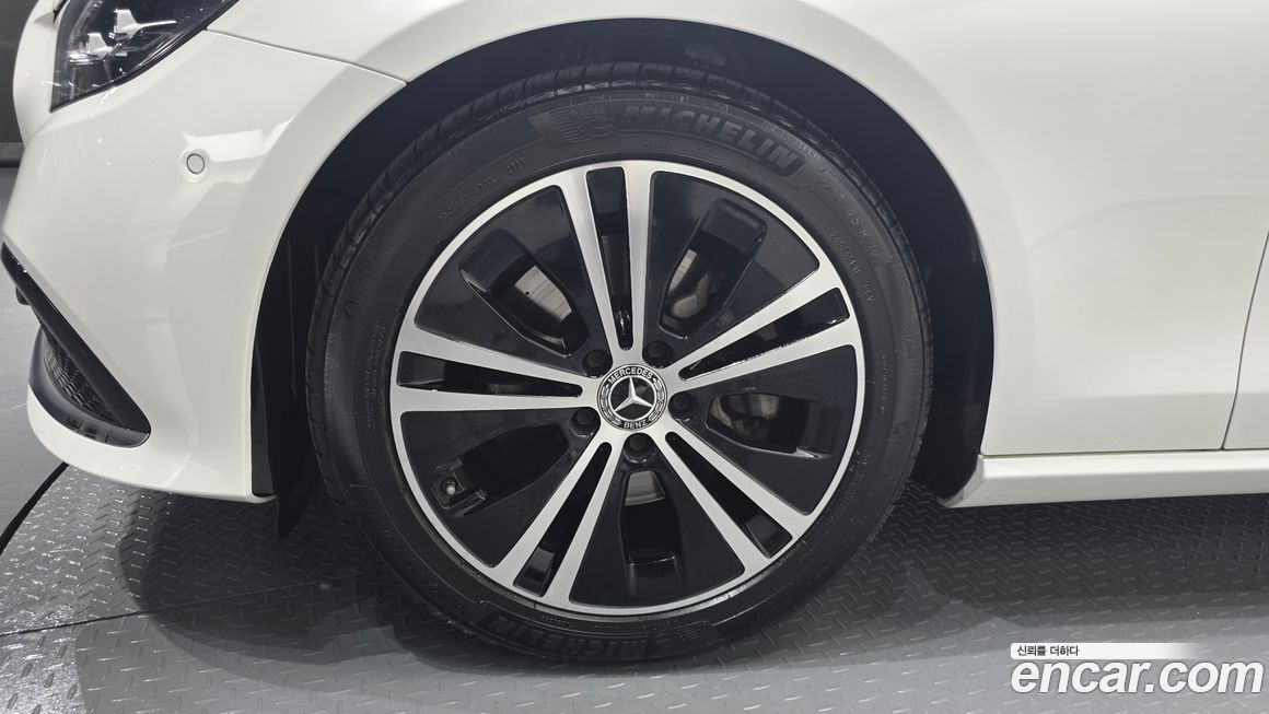 Mercedes-Benz E-Class 2022