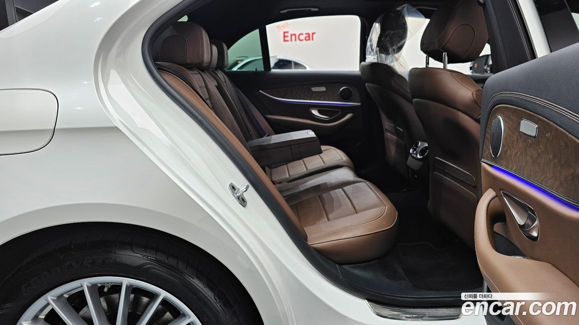 Mercedes-Benz E-Class 2021