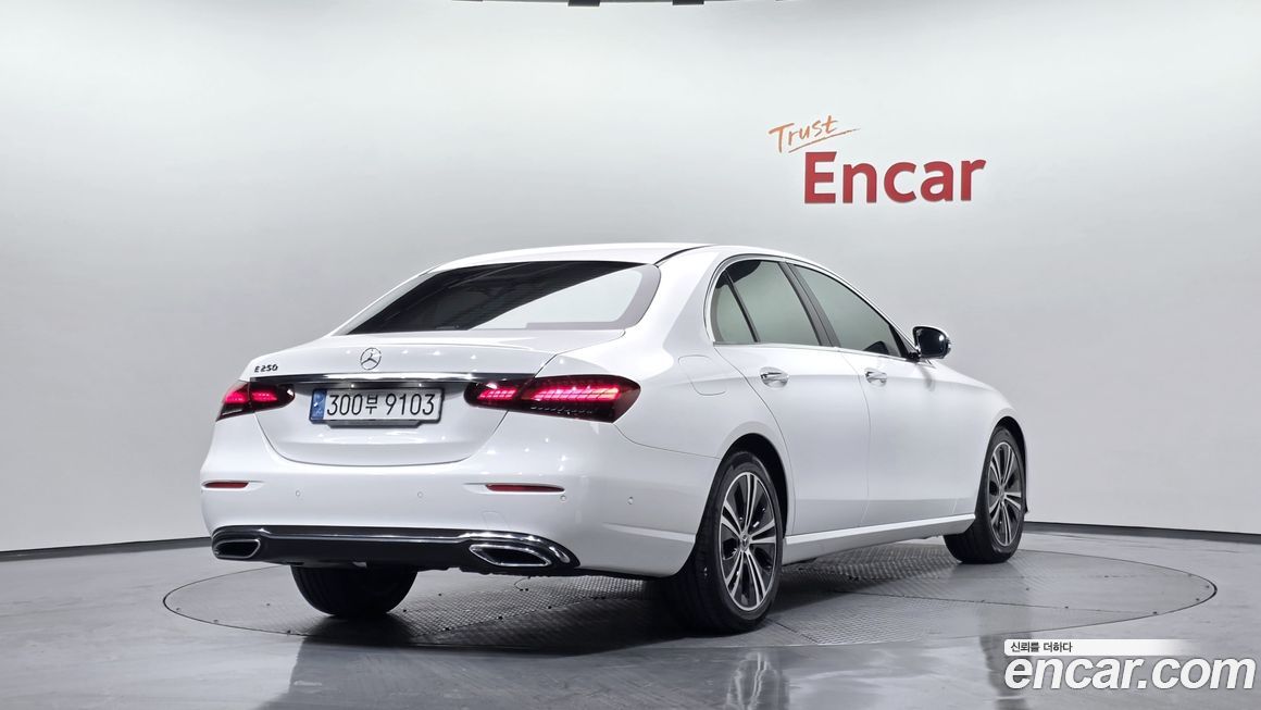 Mercedes-Benz E-Class 2022