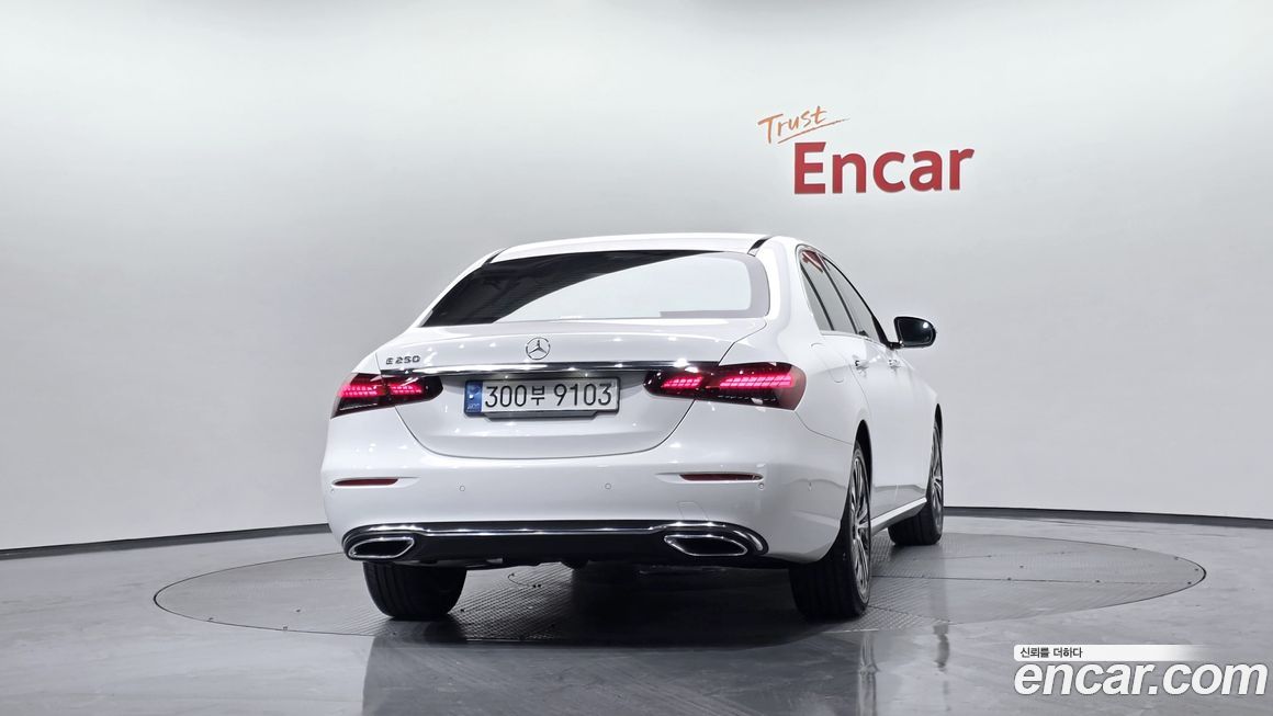 Mercedes-Benz E-Class 2022