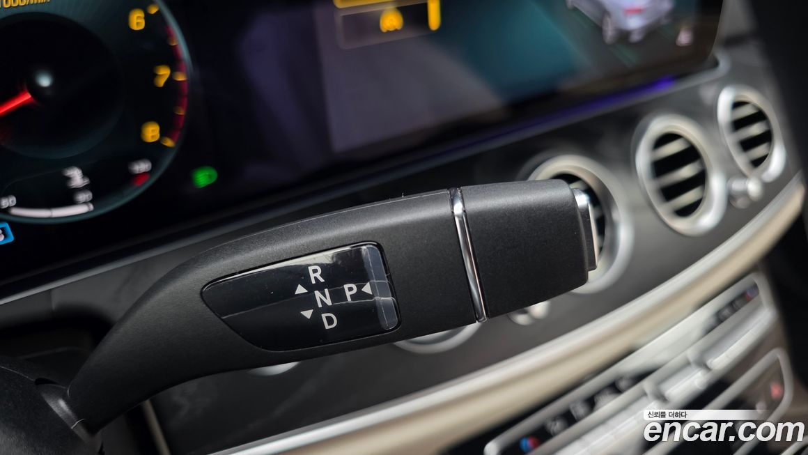 Mercedes-Benz E-Class 2022