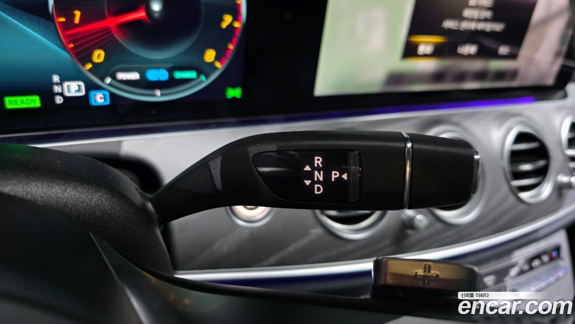 Mercedes-Benz E-Class 2022