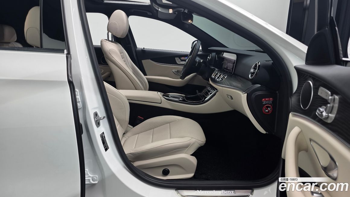 Mercedes-Benz E-Class 2022