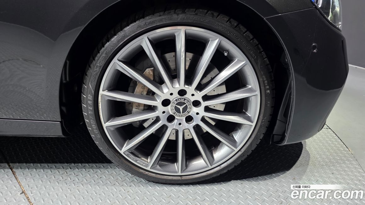 Mercedes-Benz E-Class 2022