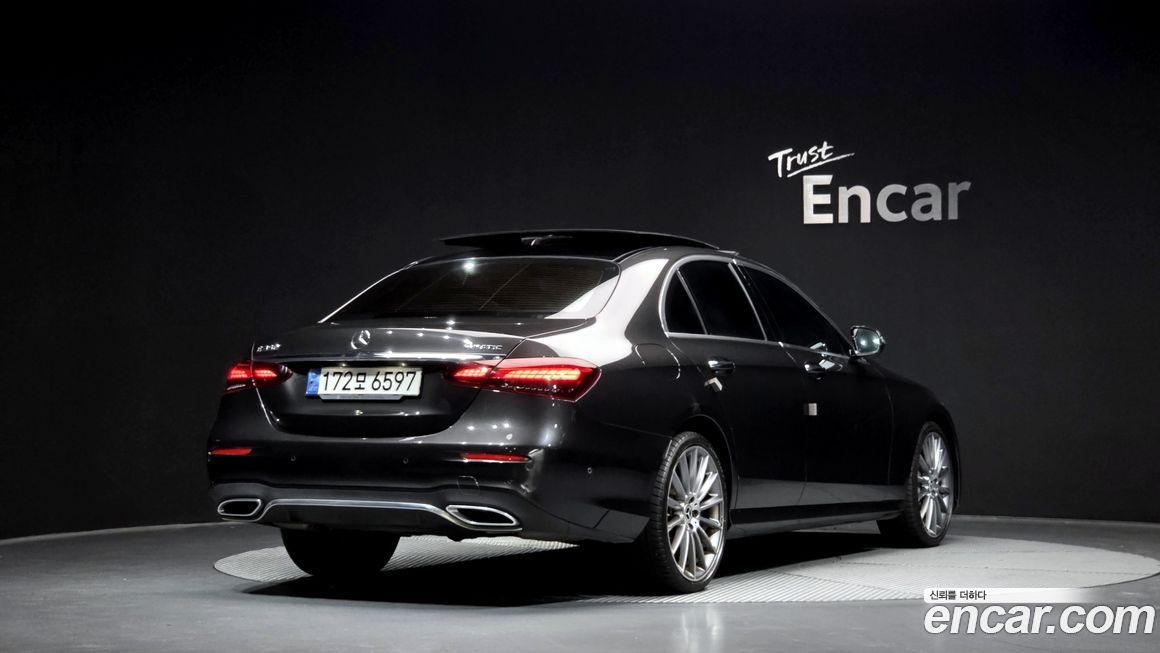 Mercedes-Benz E-Class 2022