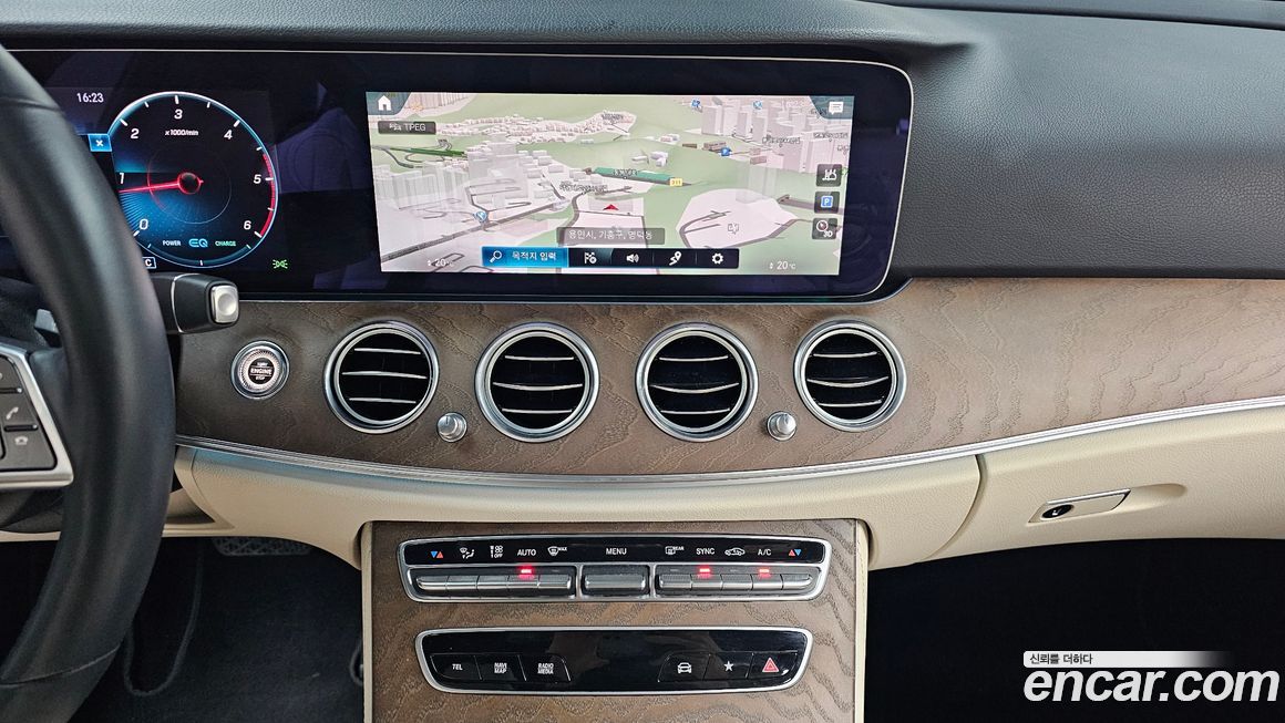 Mercedes-Benz E-Class 2022