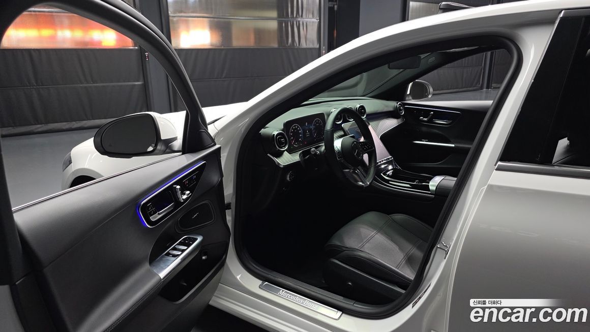 Mercedes-Benz C-Class 2024