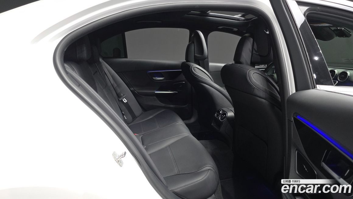 Mercedes-Benz C-Class 2024