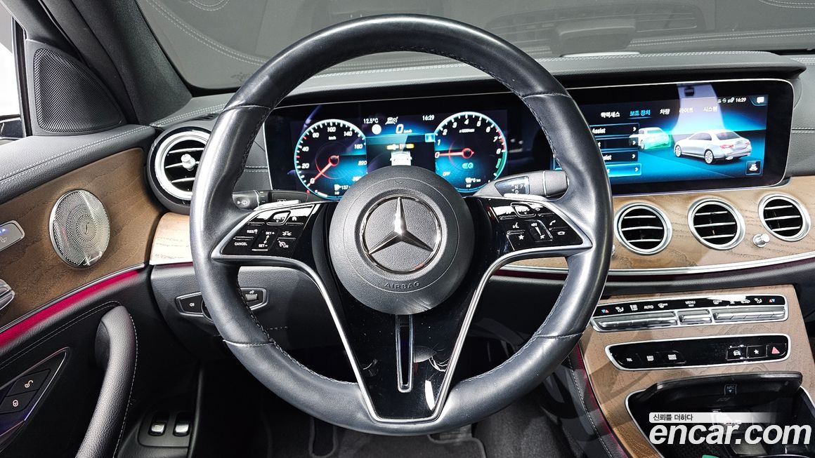 Mercedes-Benz E-Class 2022