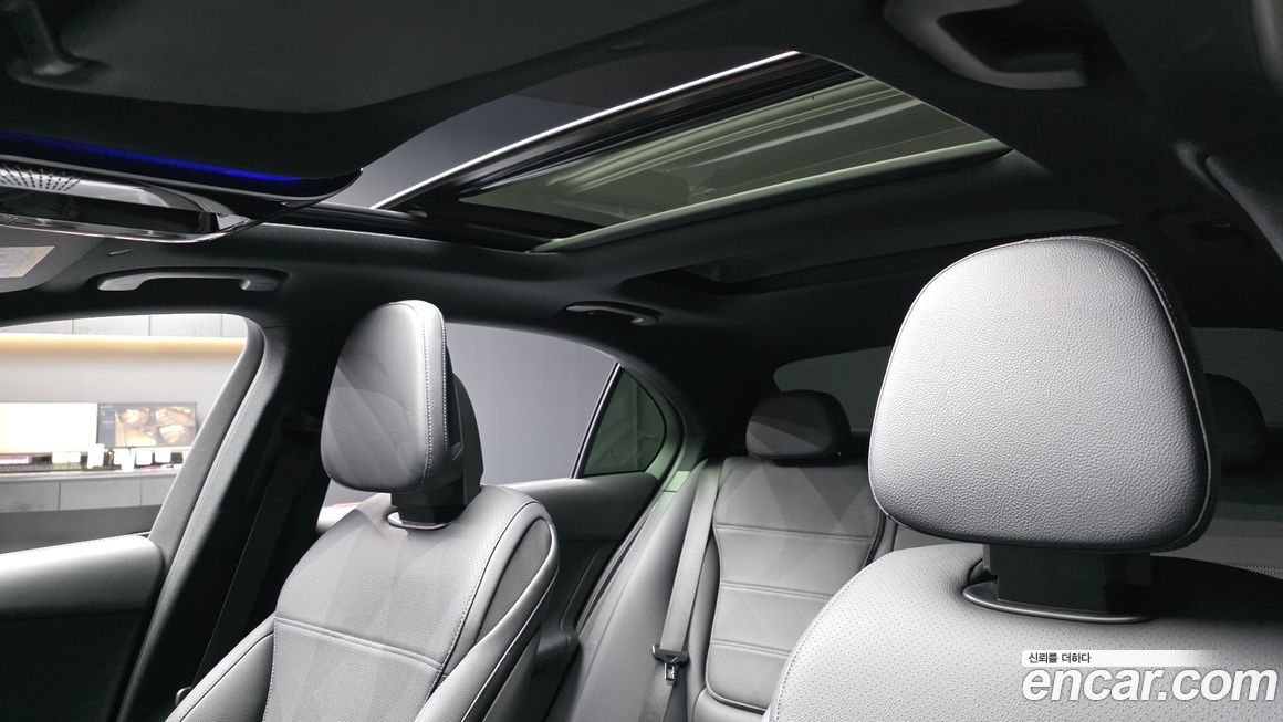 Mercedes-Benz C-Class 2024