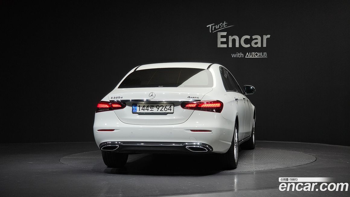 Mercedes-Benz E-Class 2022