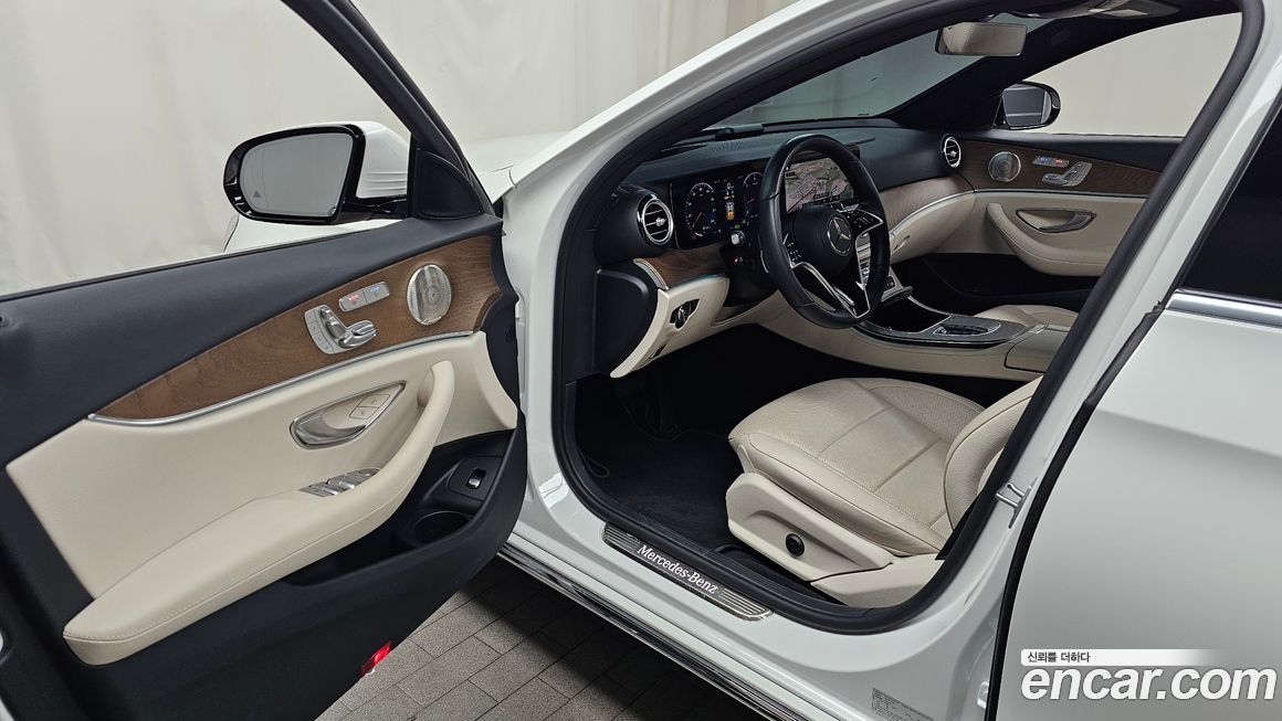 Mercedes-Benz E-Class 2022