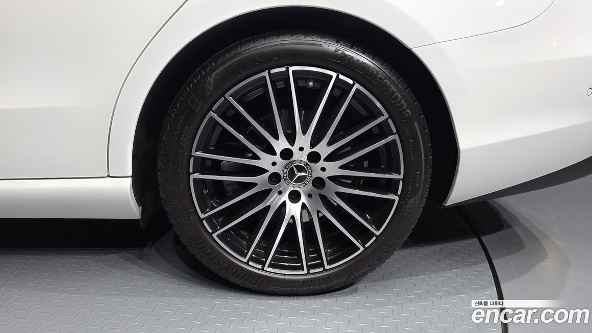 Mercedes-Benz C-Class 2024
