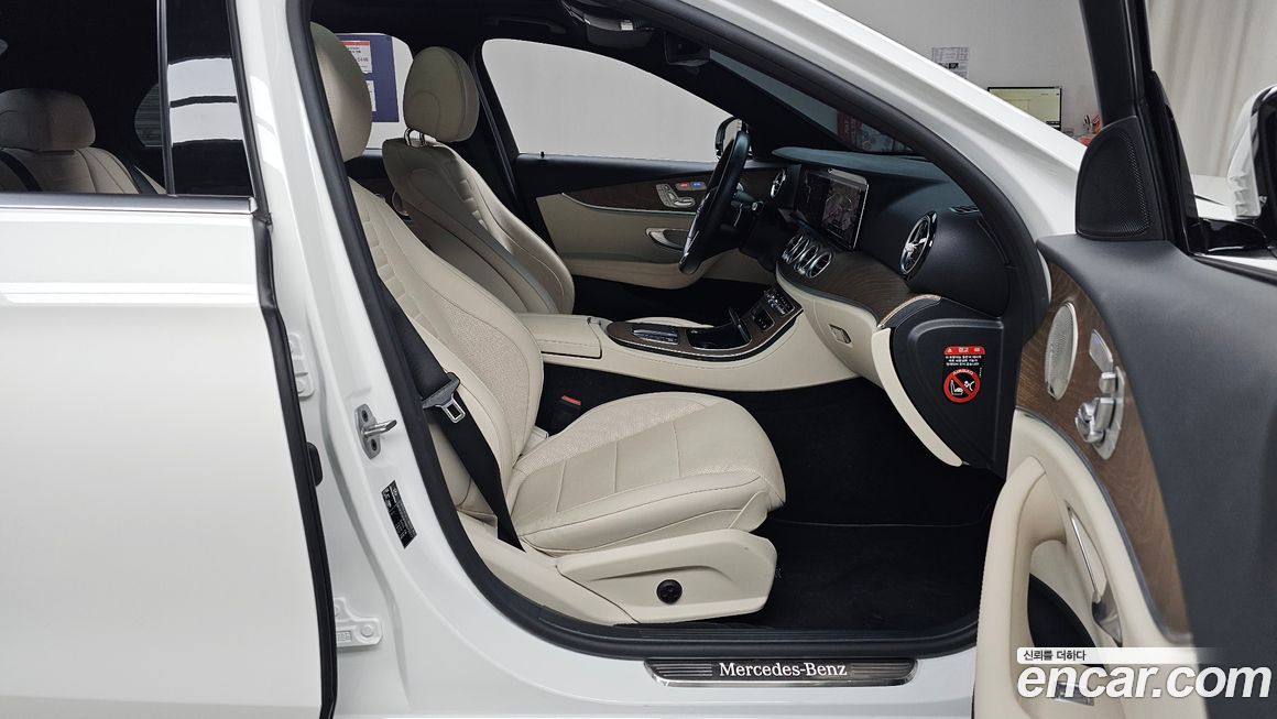 Mercedes-Benz E-Class 2022