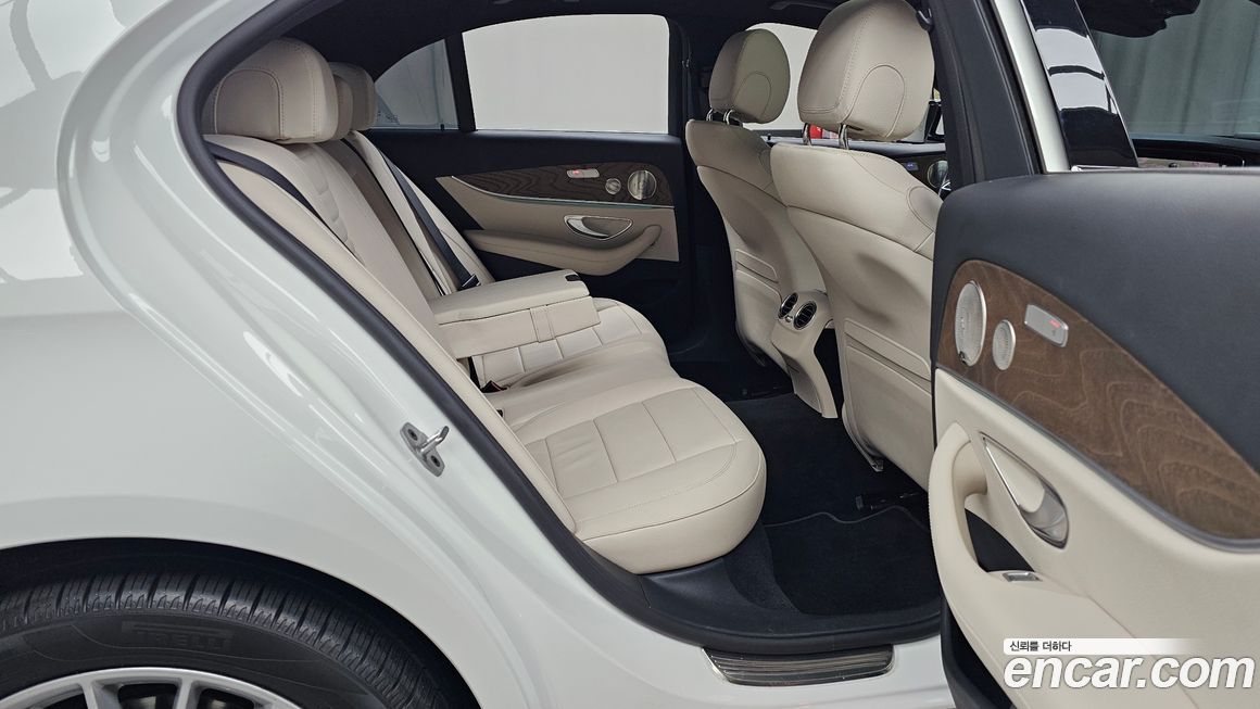 Mercedes-Benz E-Class 2022