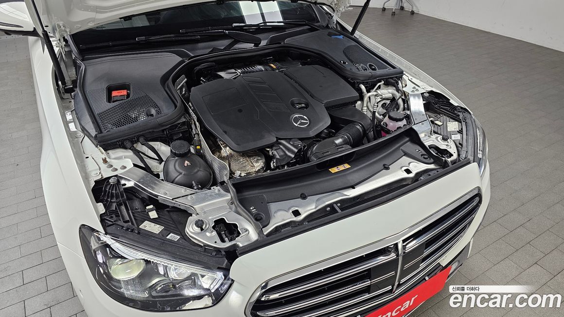Mercedes-Benz E-Class 2022