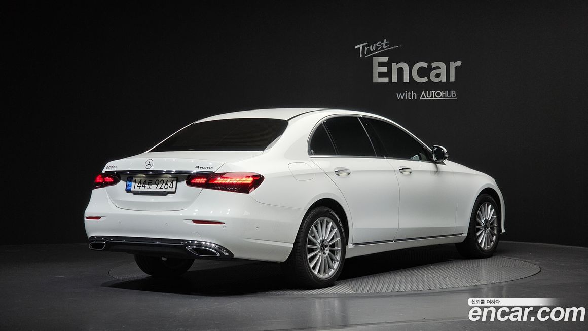Mercedes-Benz E-Class 2022