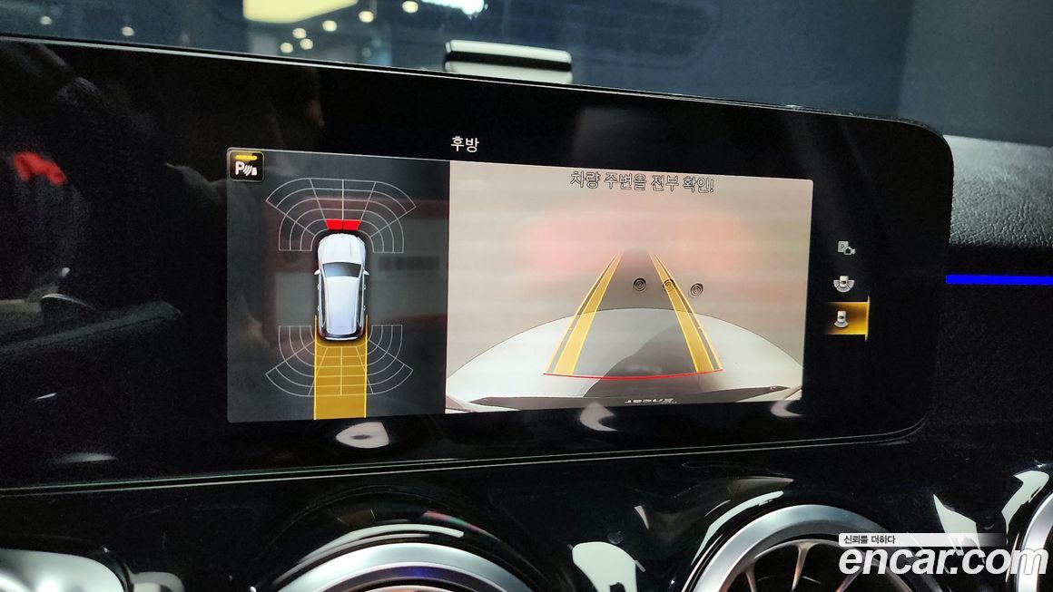 Mercedes-Benz GLB-Class 2023