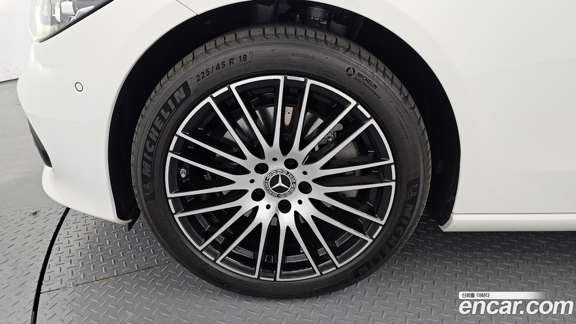 Mercedes-Benz C-Class 2025