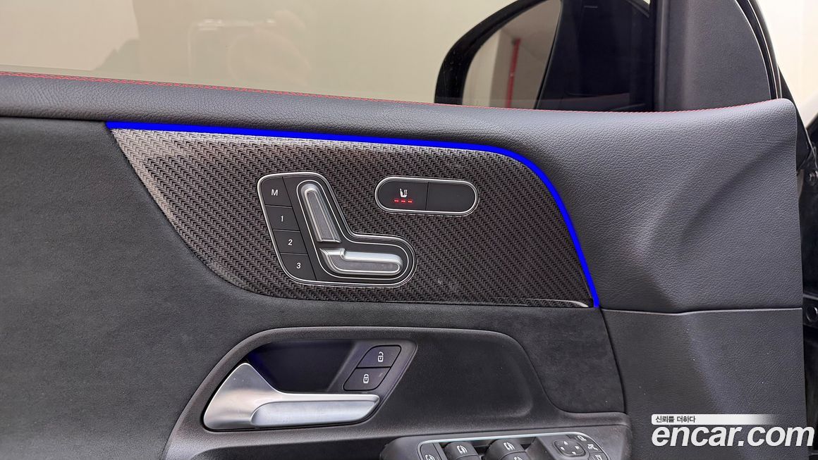 Mercedes-Benz GLB-Class 2024