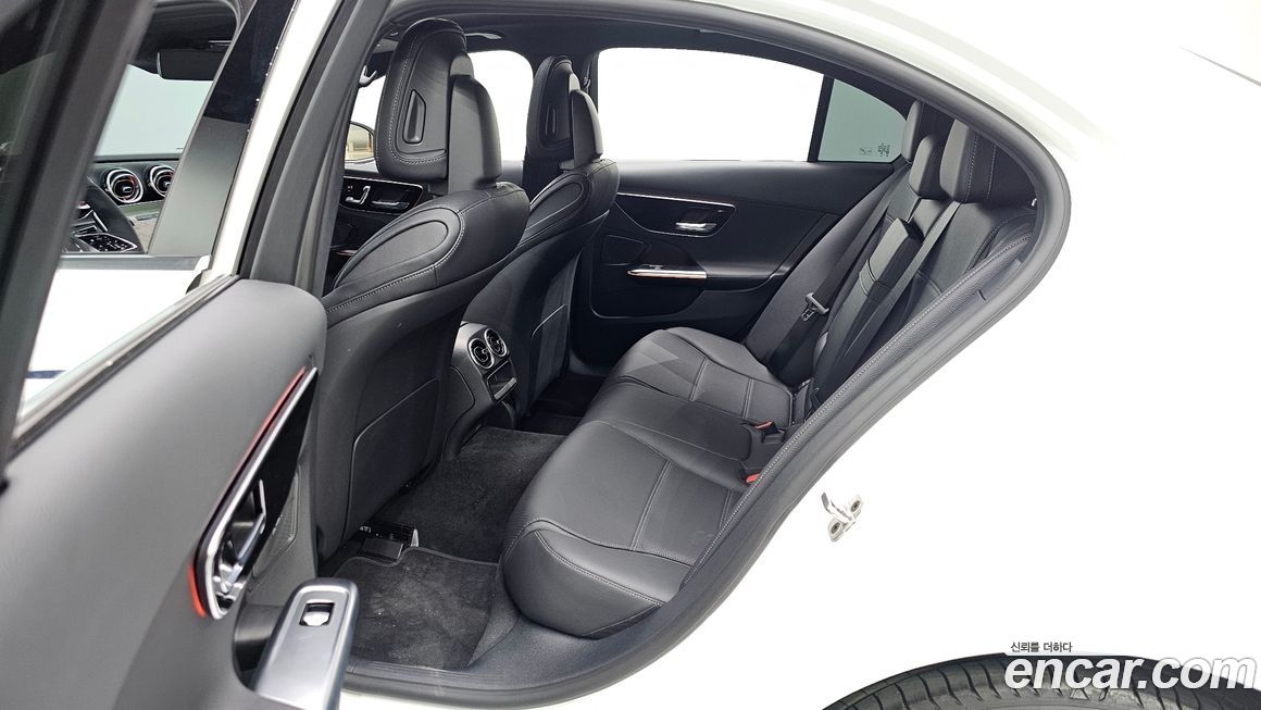 Mercedes-Benz C-Class 2025