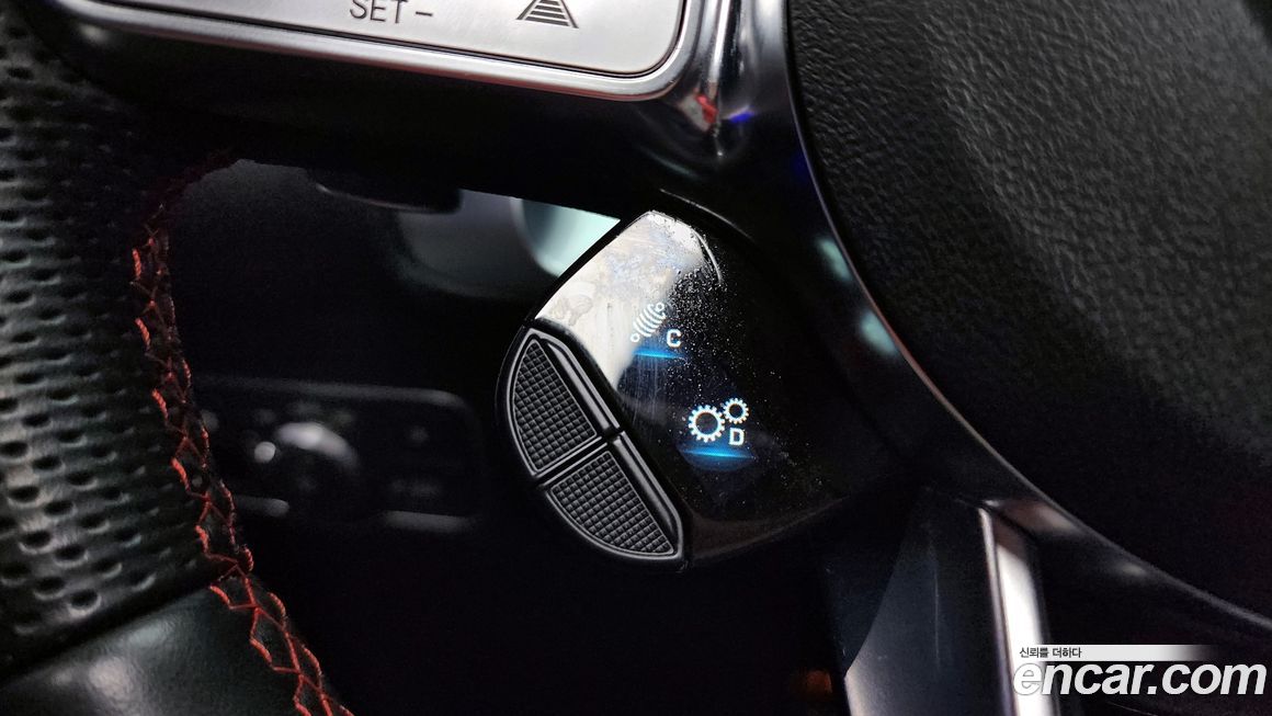 Mercedes-Benz GLB-Class 2023