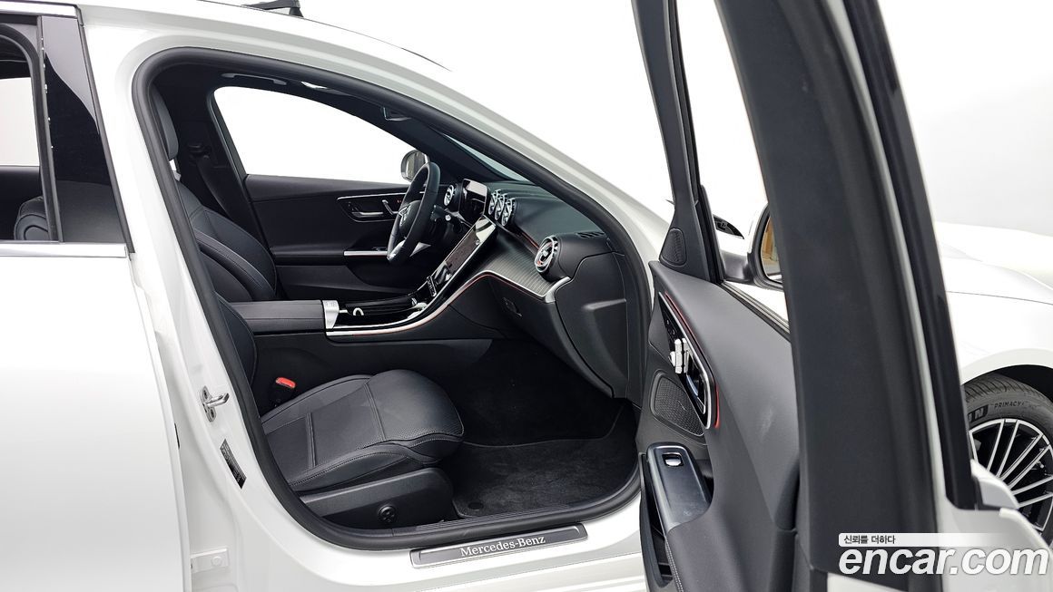 Mercedes-Benz C-Class 2025