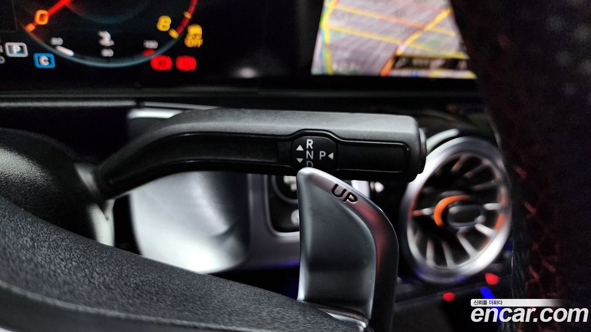 Mercedes-Benz GLB-Class 2023