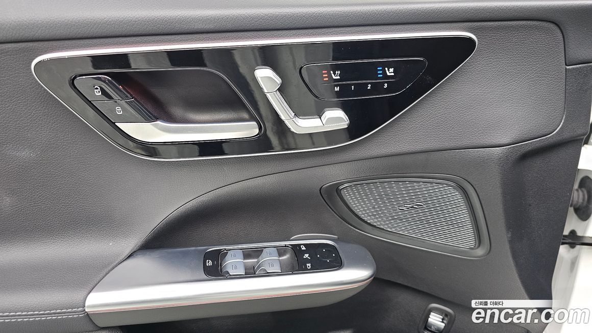 Mercedes-Benz C-Class 2025