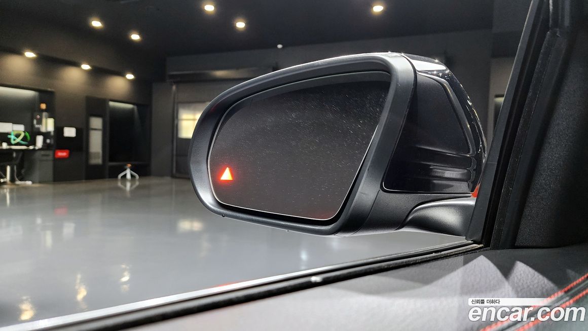 Mercedes-Benz GLB-Class 2023