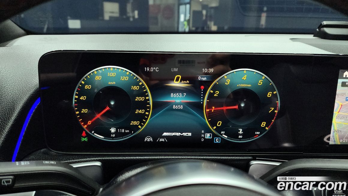 Mercedes-Benz GLB-Class 2023