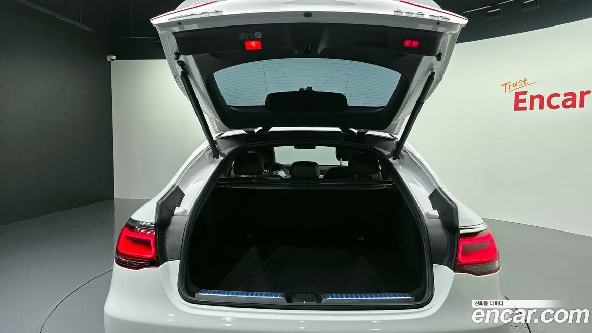 Mercedes-Benz GLC-Class 2023