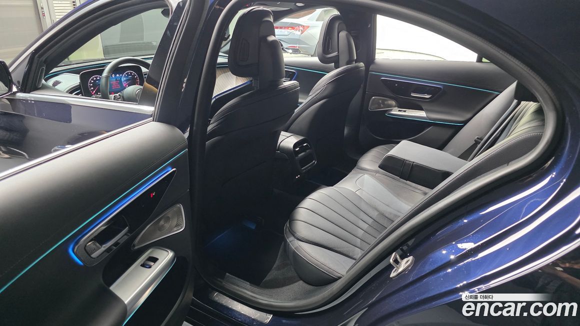 Mercedes-Benz E-Class 2024