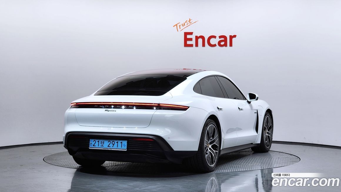 Porsche Taycan 2022