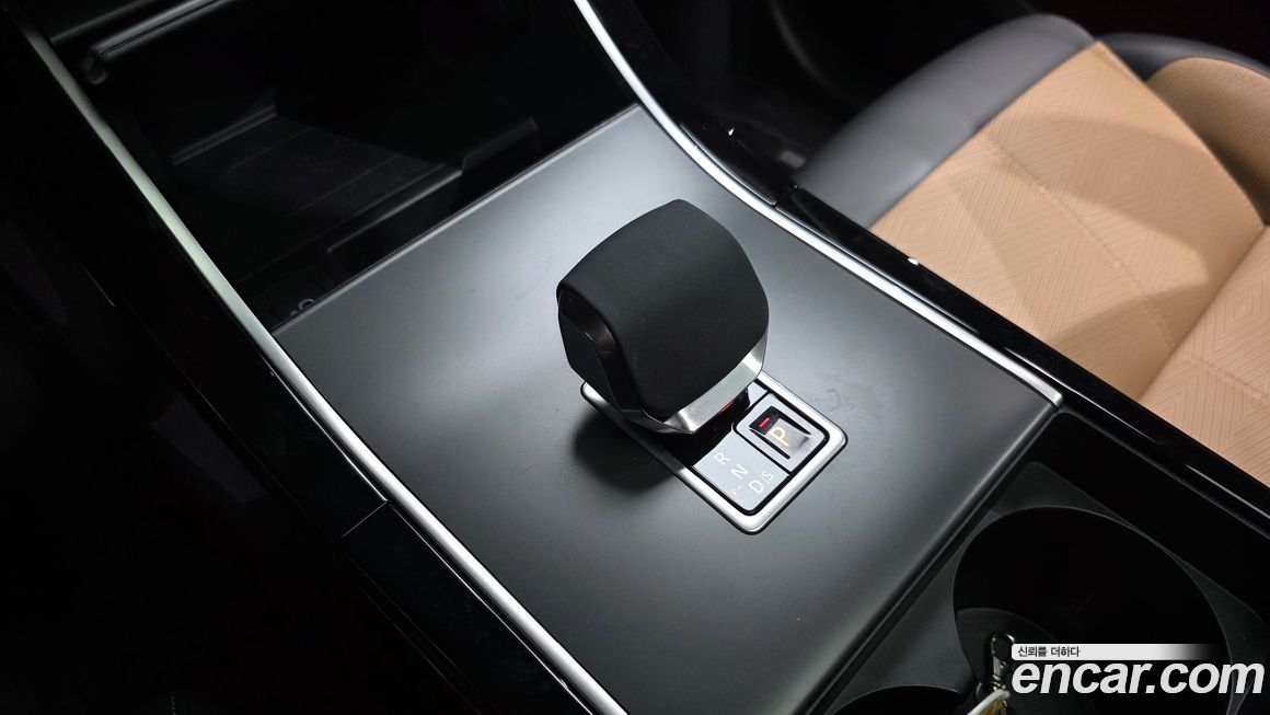 Land Rover Range Rover Velar 2025