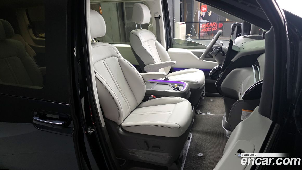 Hyundai Staria 2025